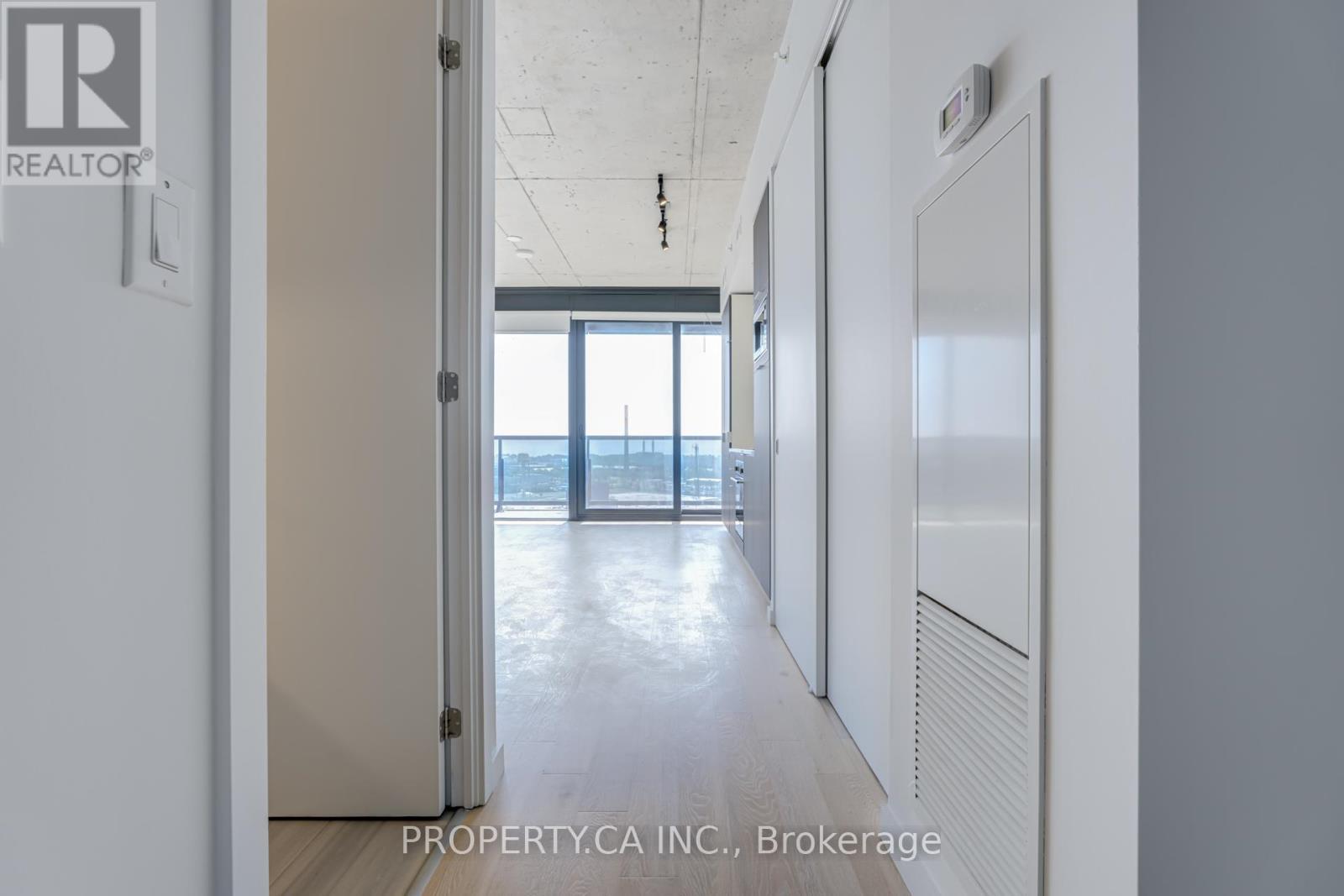 1907 - 170 Bayview Avenue, Toronto, Ontario  M5A 0M4 - Photo 4 - C12578210