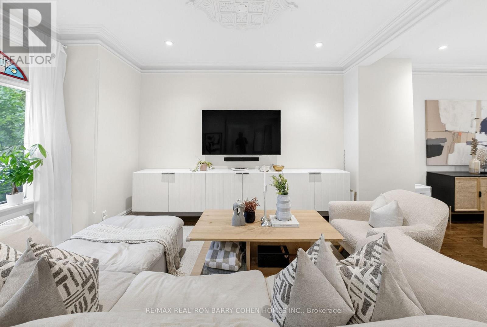 198 Macpherson Avenue, Toronto, Ontario  M5R 1W8 - Photo 3 - C12578228