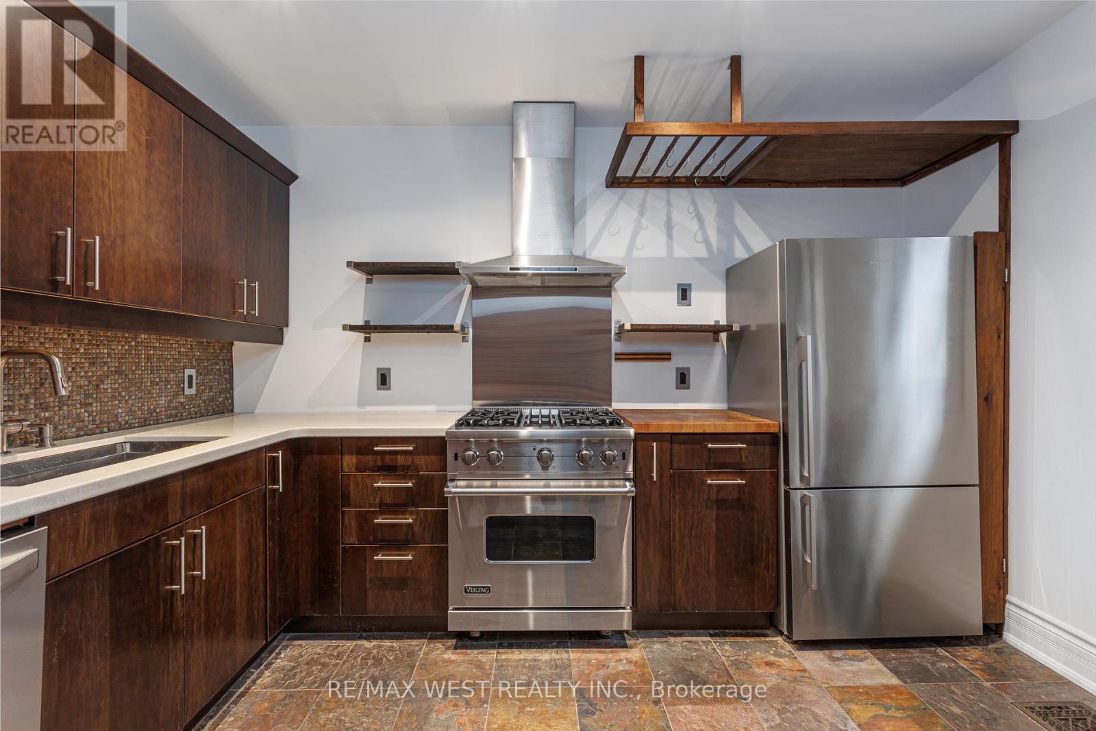 84 MACKENZIE CRESCENT, Toronto, Ontario