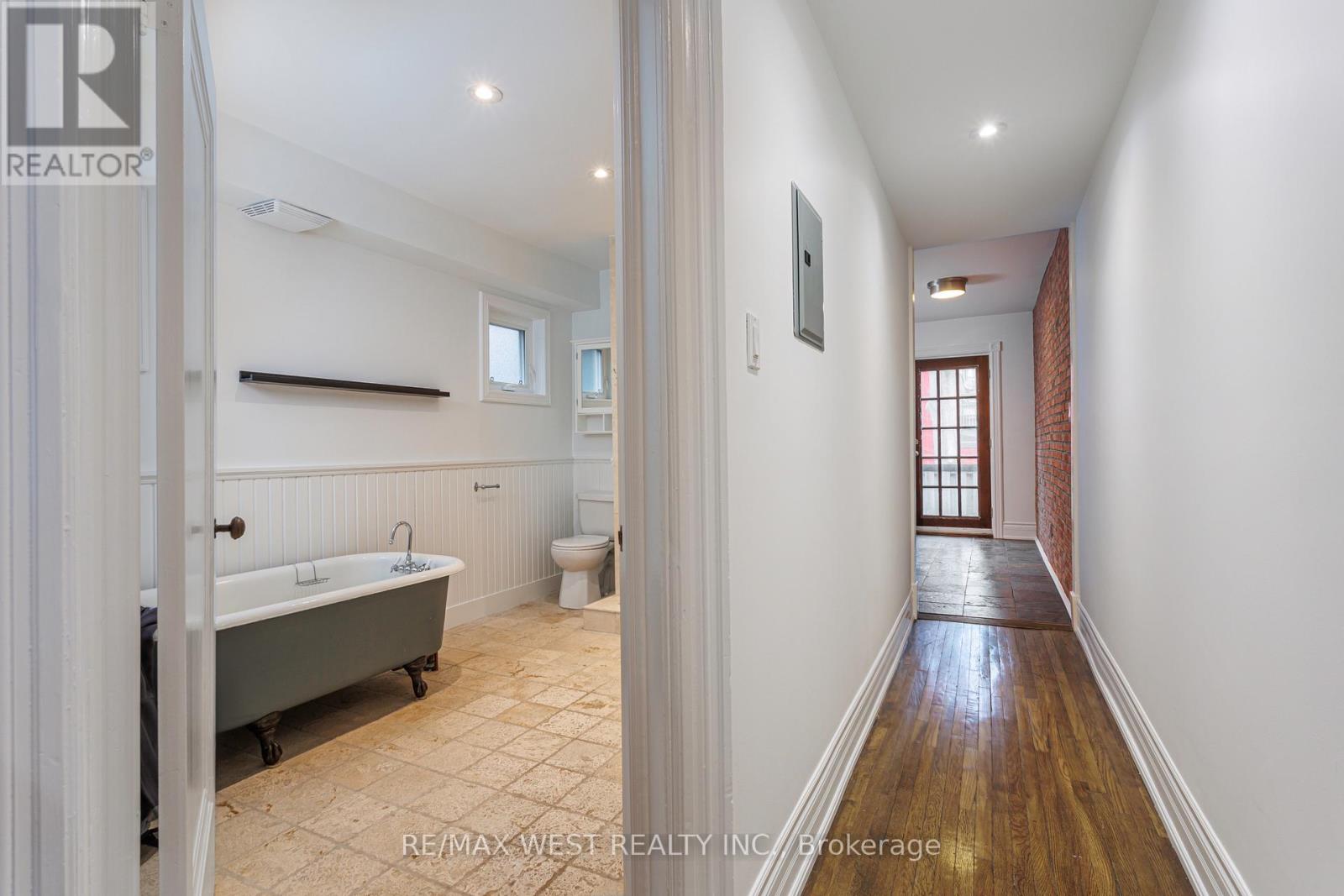 84 Mackenzie Crescent, Toronto, Ontario  M6J 1T3 - Photo 11 - C12578238