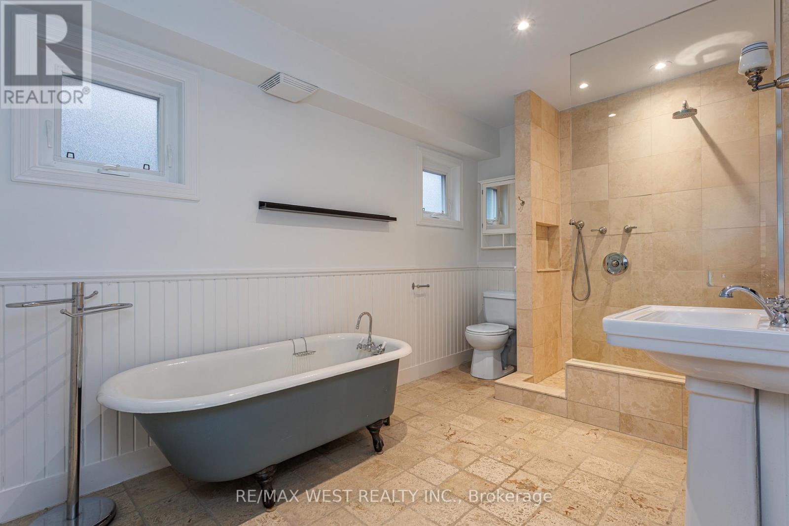 84 Mackenzie Crescent, Toronto, Ontario  M6J 1T3 - Photo 12 - C12578238