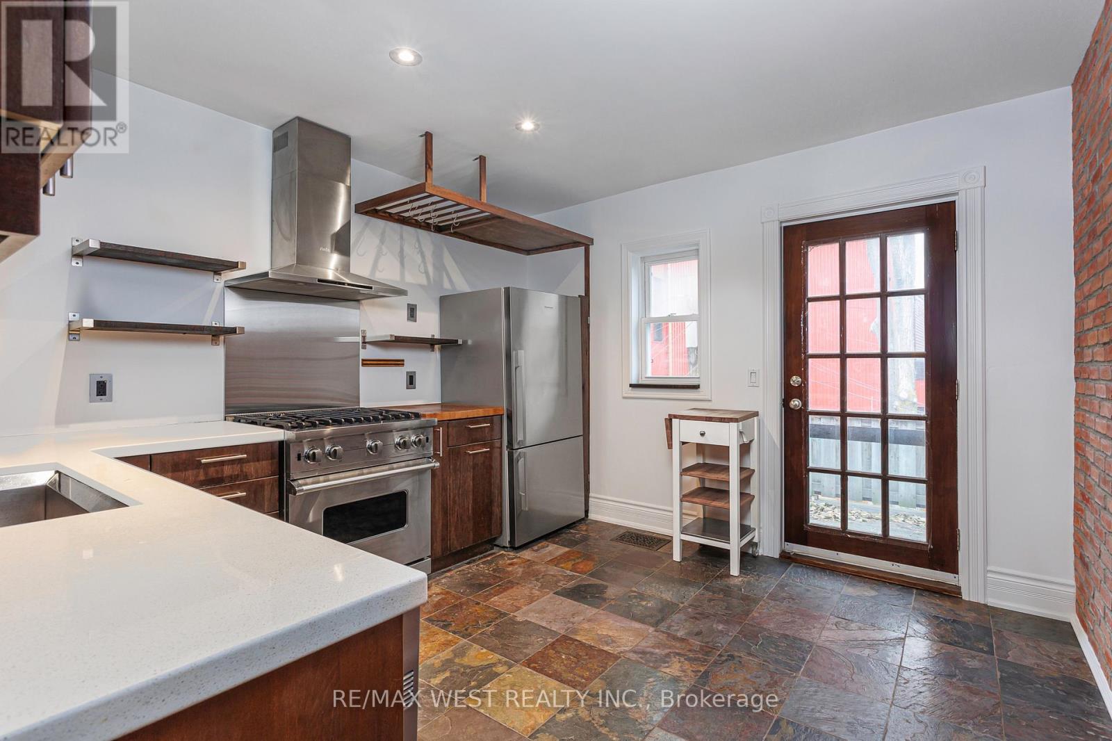 84 Mackenzie Crescent, Toronto, Ontario  M6J 1T3 - Photo 4 - C12578238