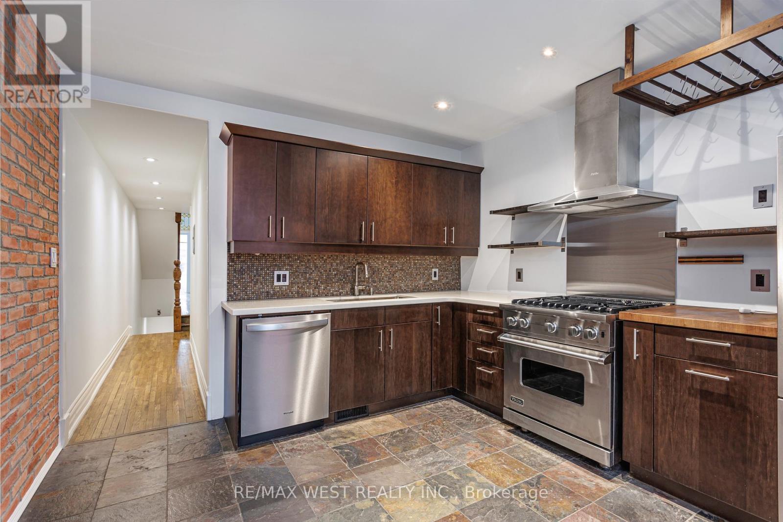 84 Mackenzie Crescent, Toronto, Ontario  M6J 1T3 - Photo 5 - C12578238