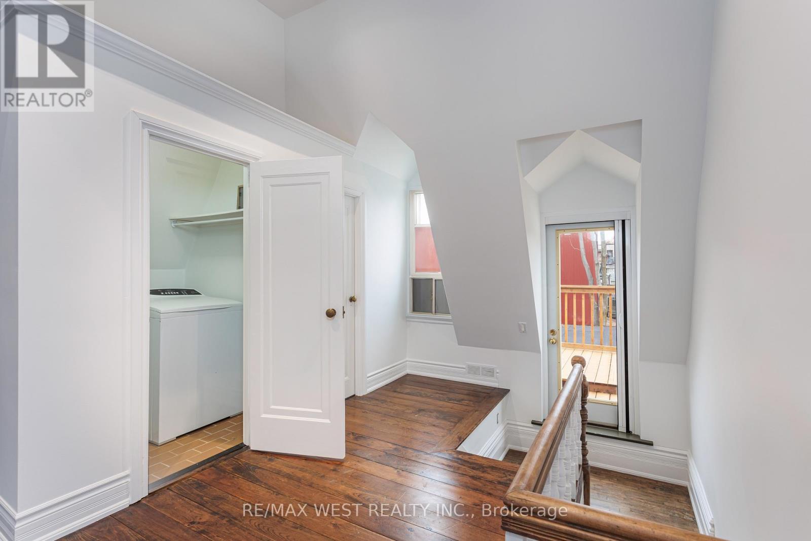 84 Mackenzie Crescent, Toronto, Ontario  M6J 1T3 - Photo 7 - C12578238