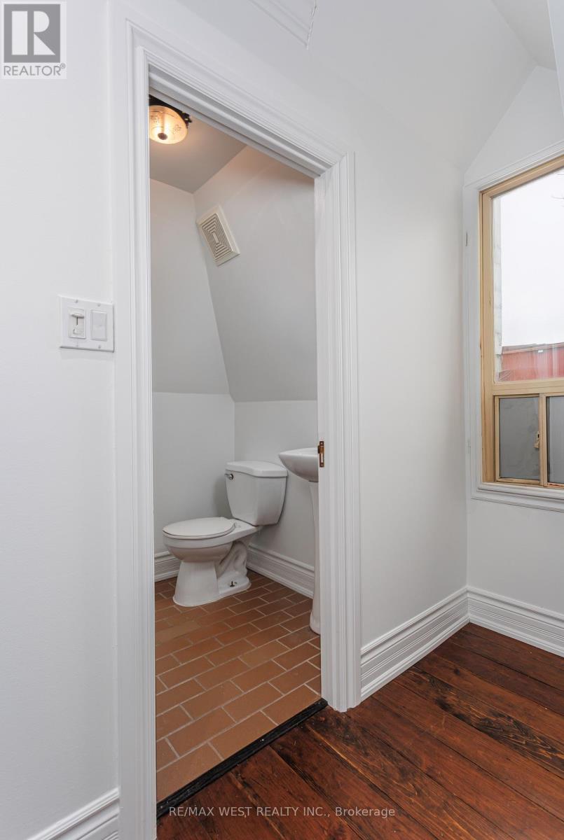 84 Mackenzie Crescent, Toronto, Ontario  M6J 1T3 - Photo 8 - C12578238