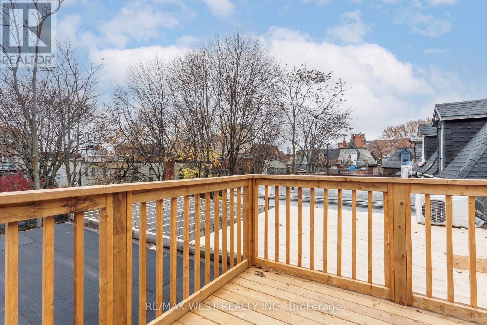 84 Mackenzie Crescent, Toronto, Ontario  M6J 1T3 - Photo 9 - C12578238