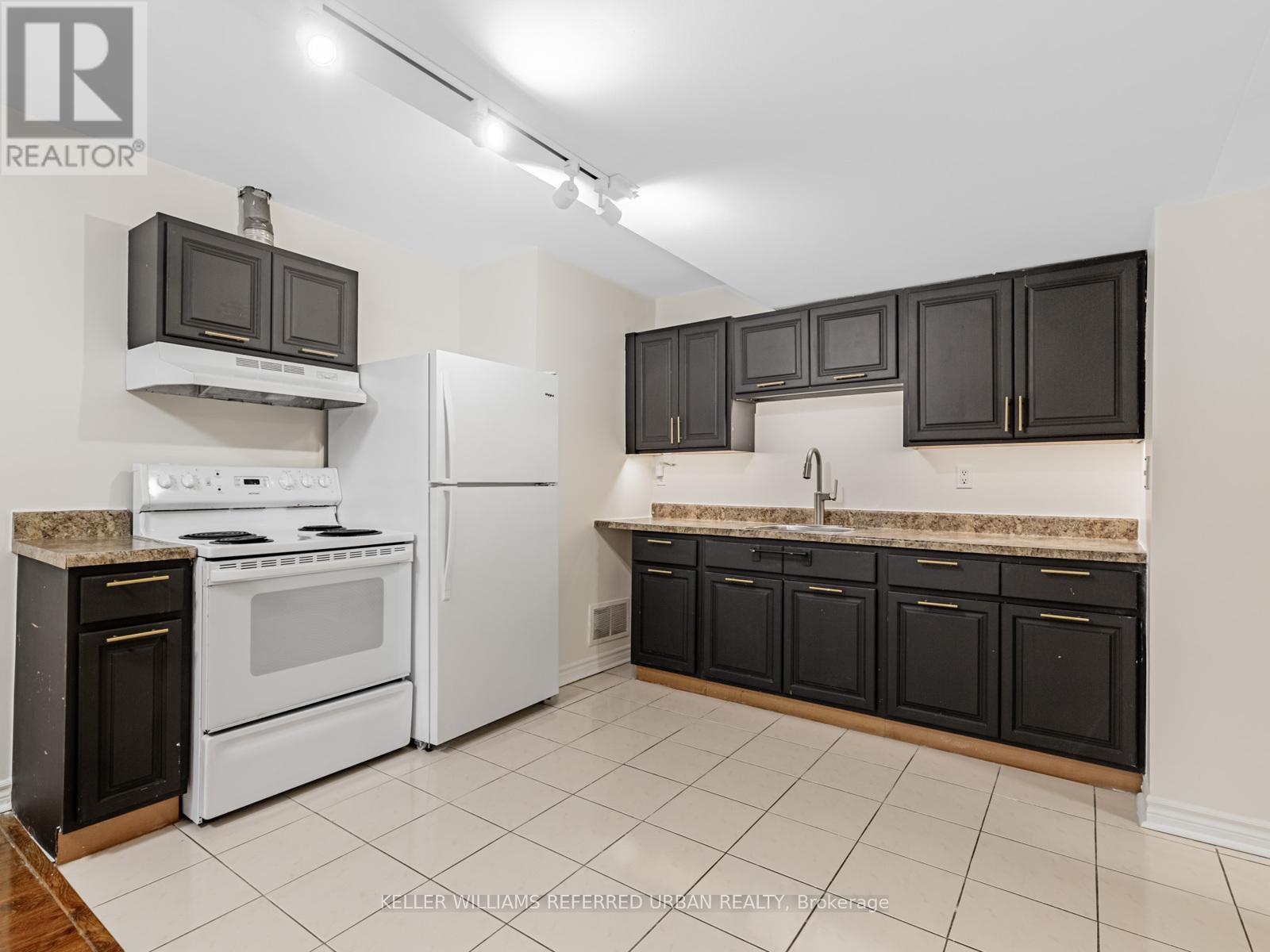 Bsmt Unit 2 - 29 Brookview Drive, Toronto, Ontario  M6A 2K4 - Photo 6 - C12578298
