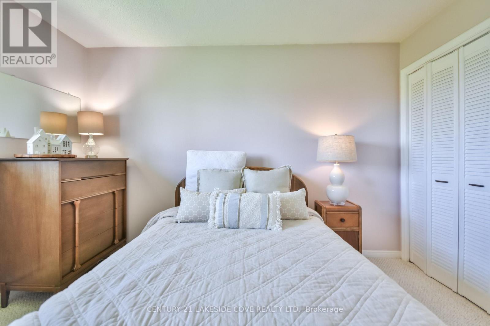 121 Bayshore Drive, Ramara, Ontario  L0K 1B0 - Photo 21 - S12432863