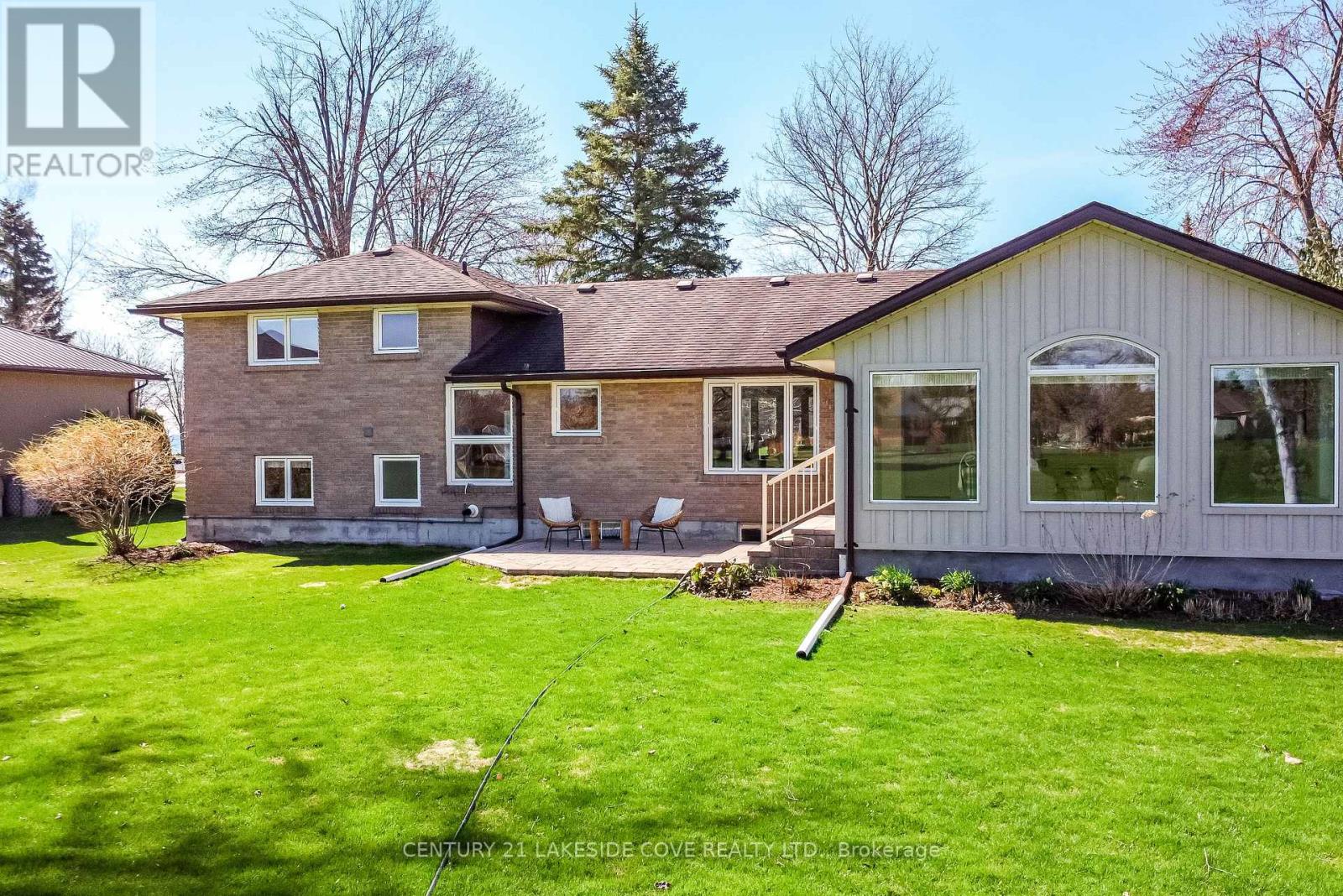 121 Bayshore Drive, Ramara, Ontario  L0K 1B0 - Photo 34 - S12432863