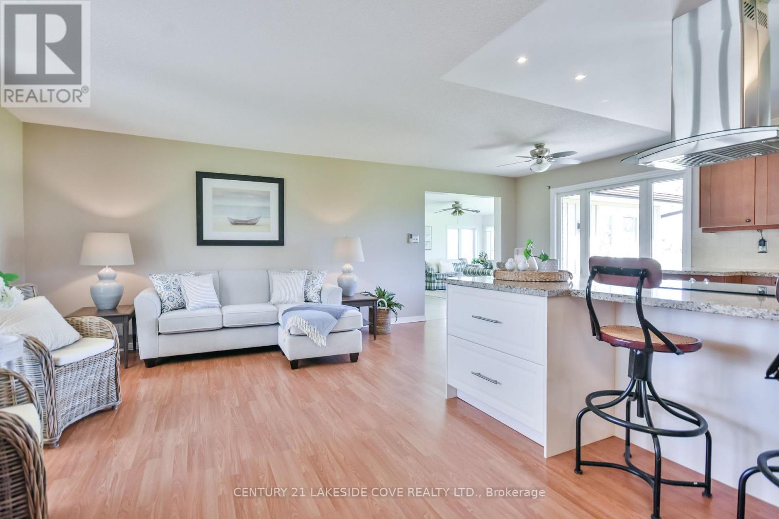 121 Bayshore Drive, Ramara, Ontario  L0K 1B0 - Photo 5 - S12432863