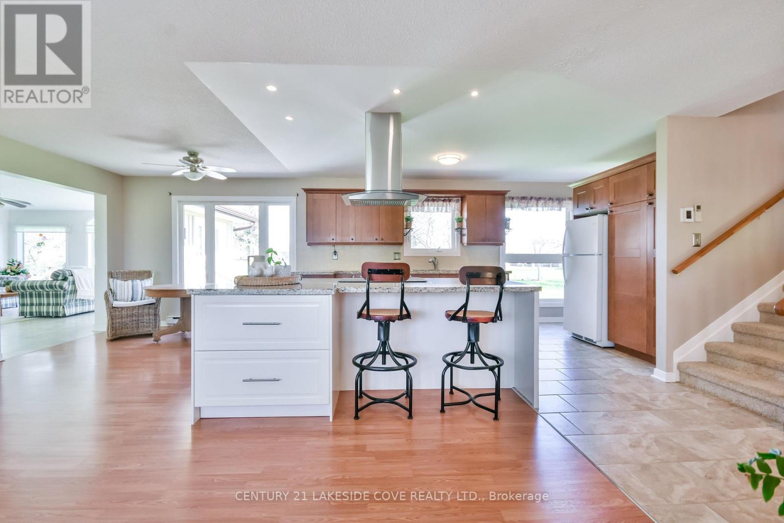 121 Bayshore Drive, Ramara, Ontario  L0K 1B0 - Photo 8 - S12432863