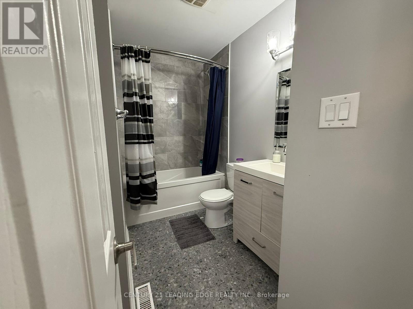 Upper - 714 Greenoch Court, Oshawa, Ontario  L1J 6H4 - Photo 12 - E12578340