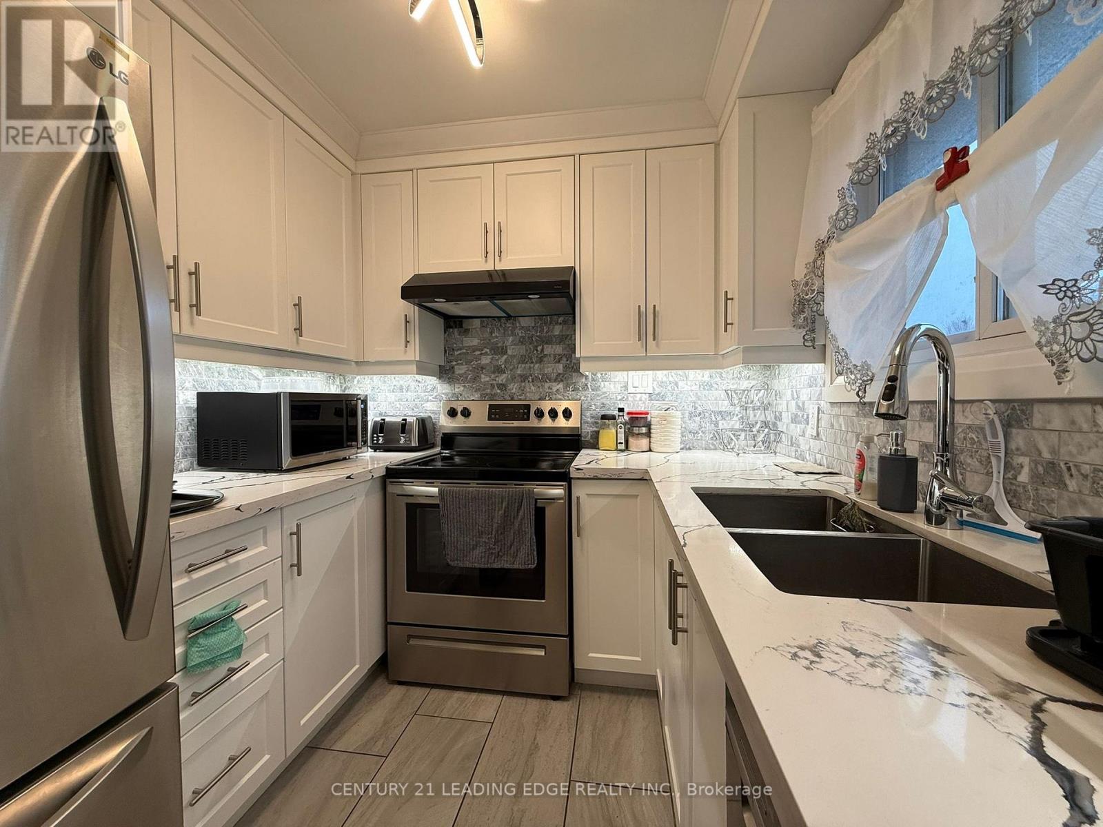 Upper - 714 Greenoch Court, Oshawa, Ontario  L1J 6H4 - Photo 6 - E12578340