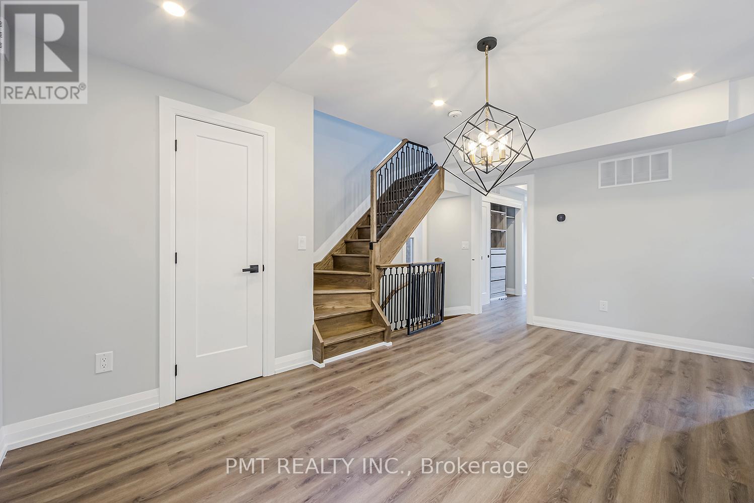 A - 17 Lockwood Road, Toronto, Ontario  M4L 3M7 - Photo 10 - E12578418