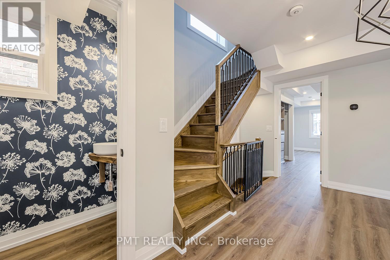 A - 17 Lockwood Road, Toronto, Ontario  M4L 3M7 - Photo 12 - E12578418