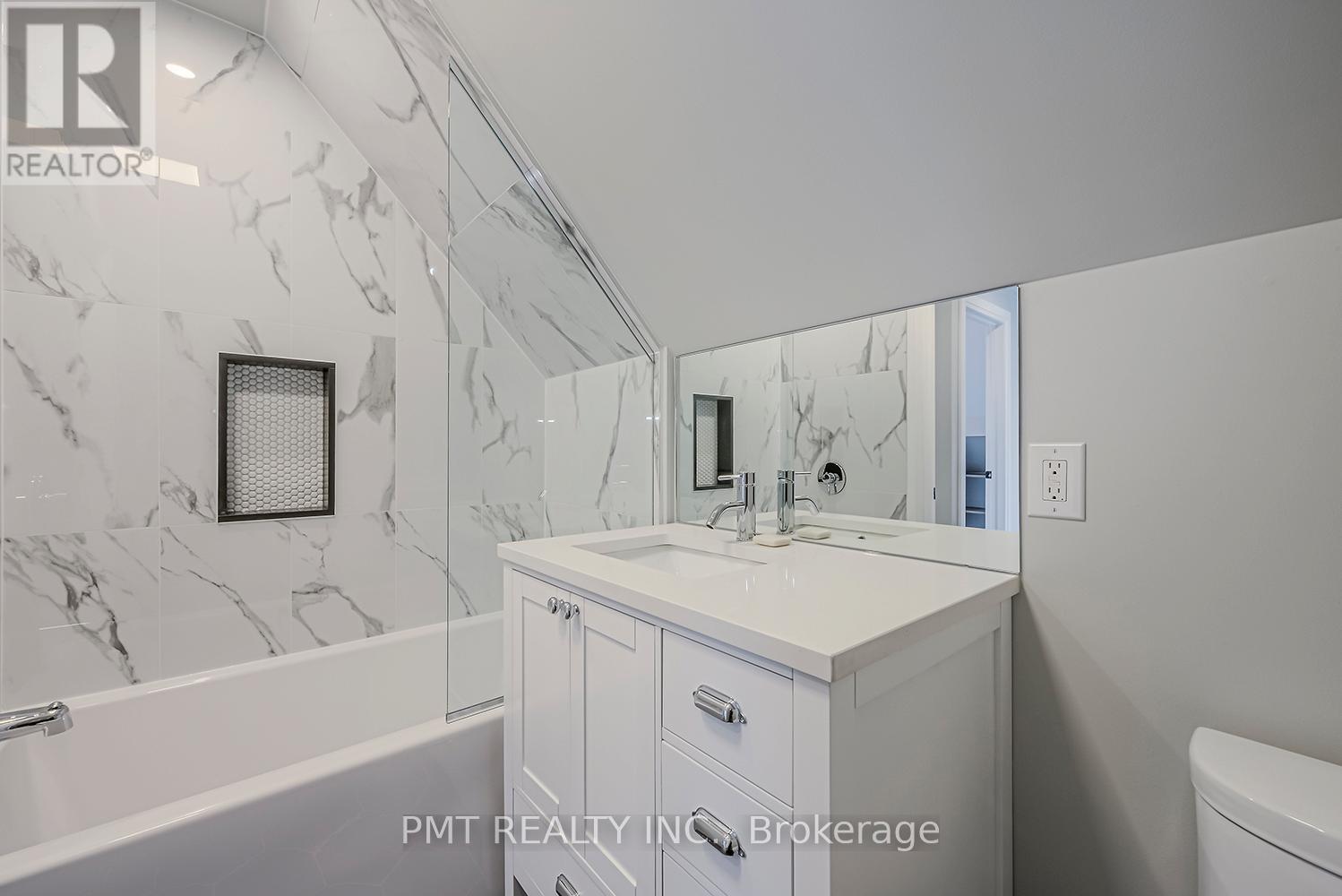 A - 17 Lockwood Road, Toronto, Ontario  M4L 3M7 - Photo 25 - E12578418