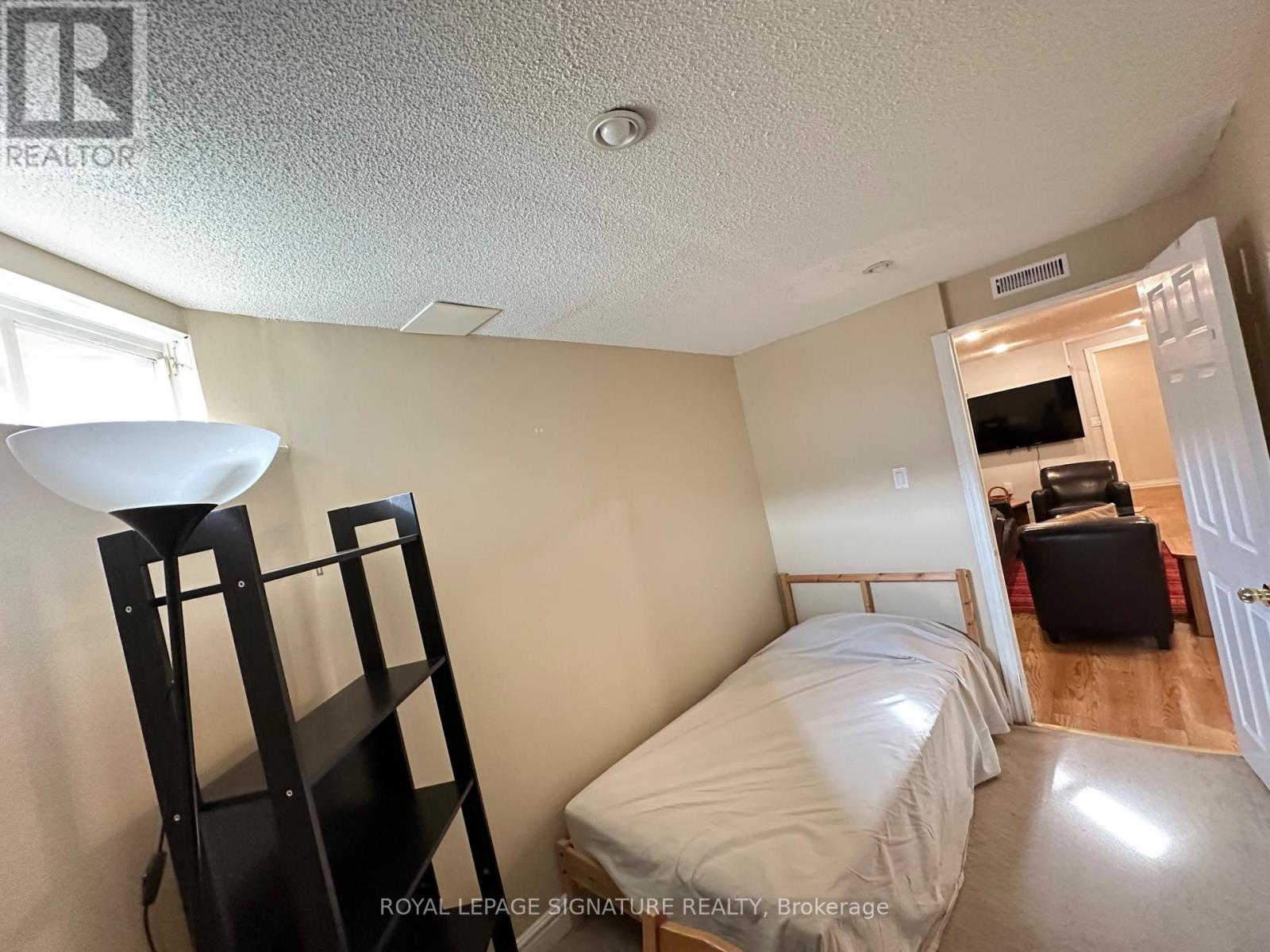 Bsmt - 27 Kiwi Crescent, Richmond Hill, Ontario  L4S 2H3 - Photo 9 - N12578234