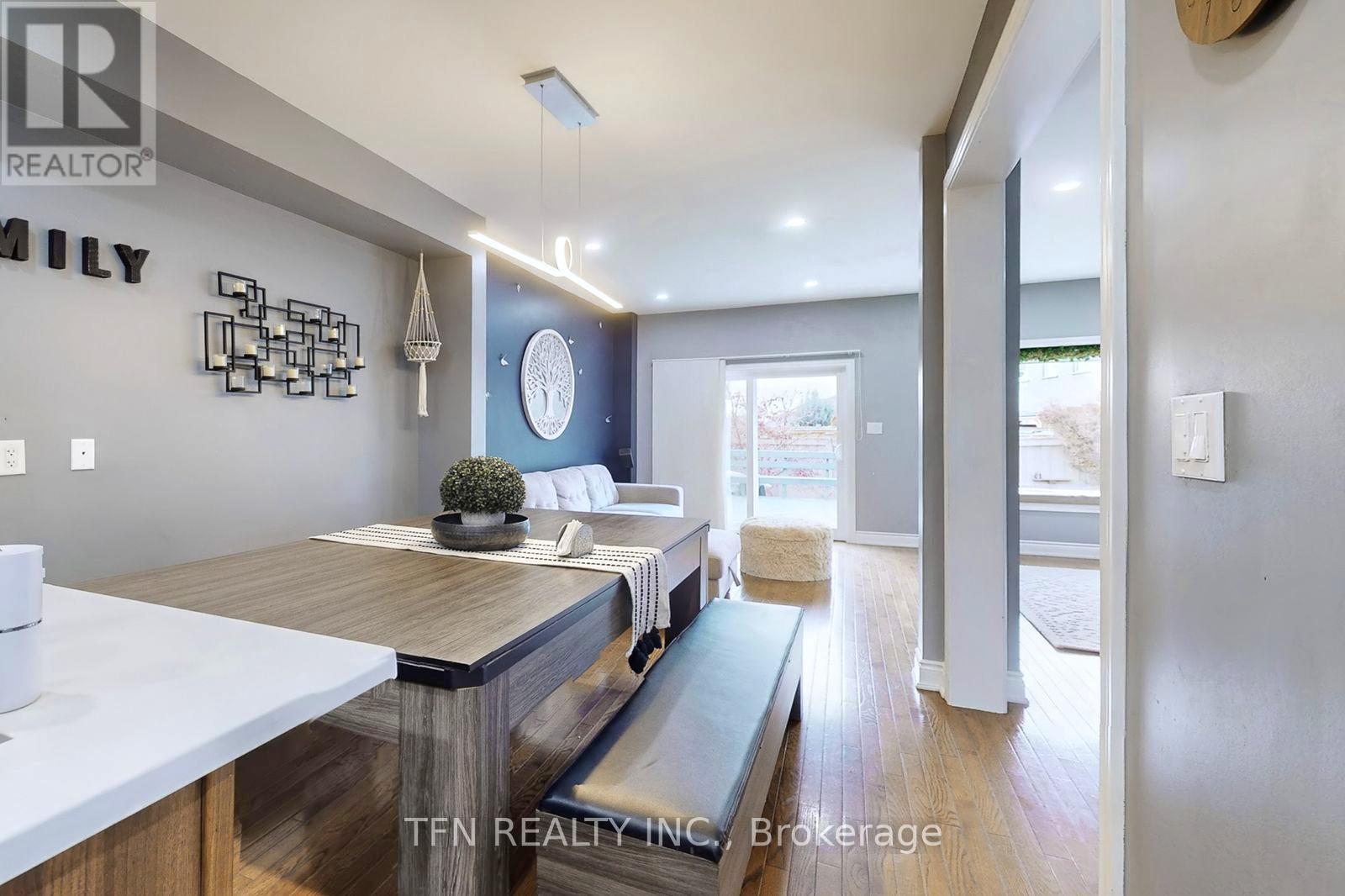 727 Vellore Park Avenue, Vaughan, Ontario  L4H 0K6 - Photo 5 - N12578244