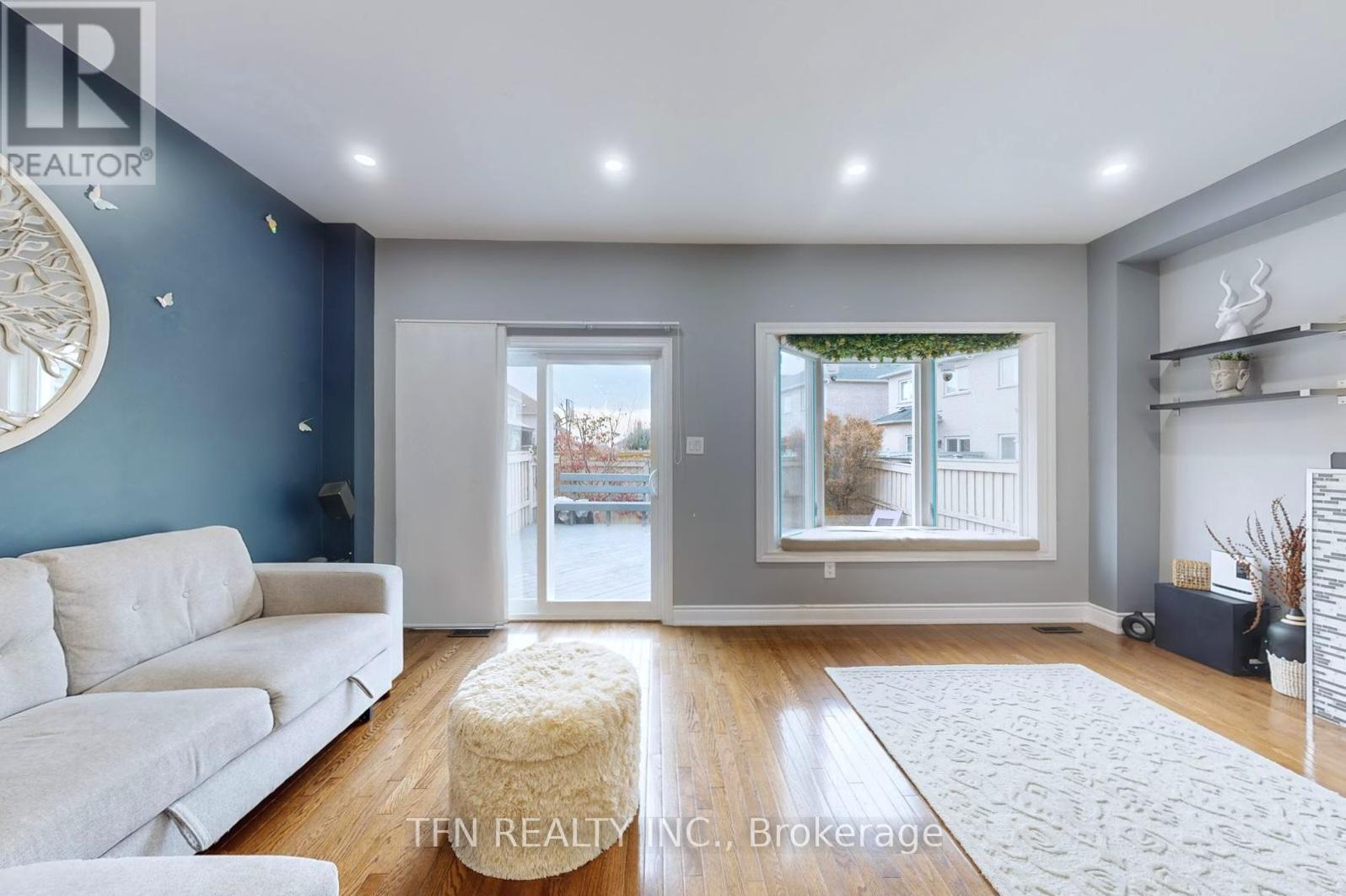 727 Vellore Park Avenue, Vaughan, Ontario  L4H 0K6 - Photo 9 - N12578244