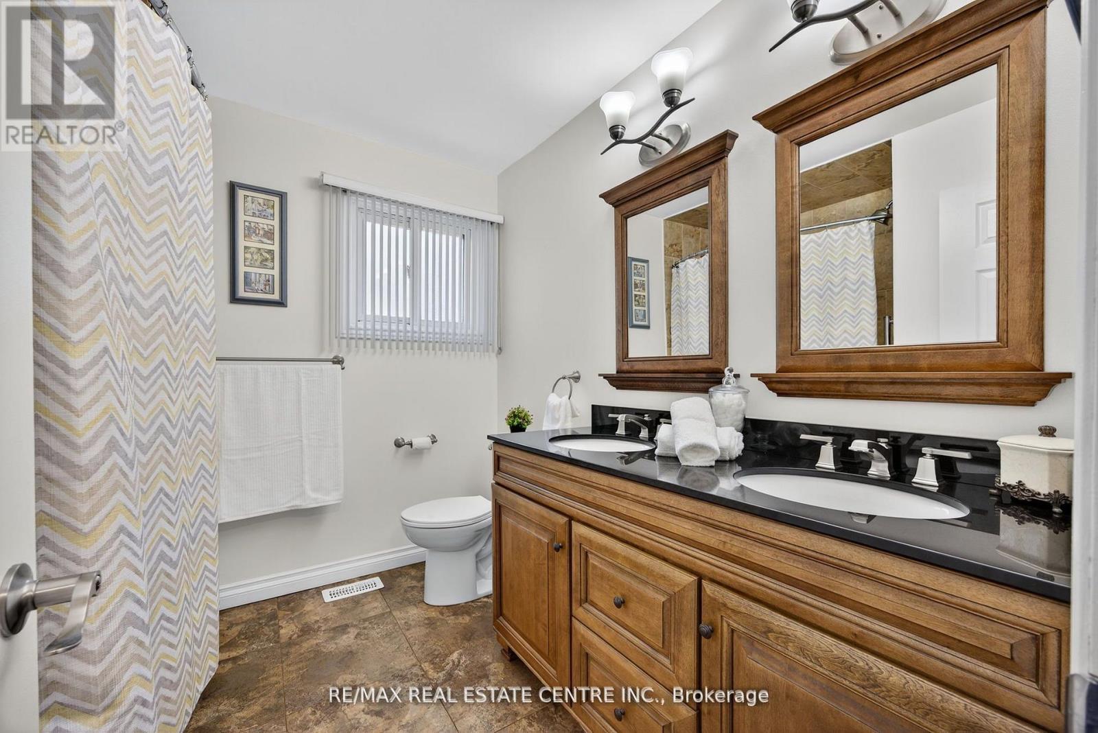 3047 Sandy Cove Drive, Innisfil, Ontario  L9S 2K1 - Photo 19 - N12578252