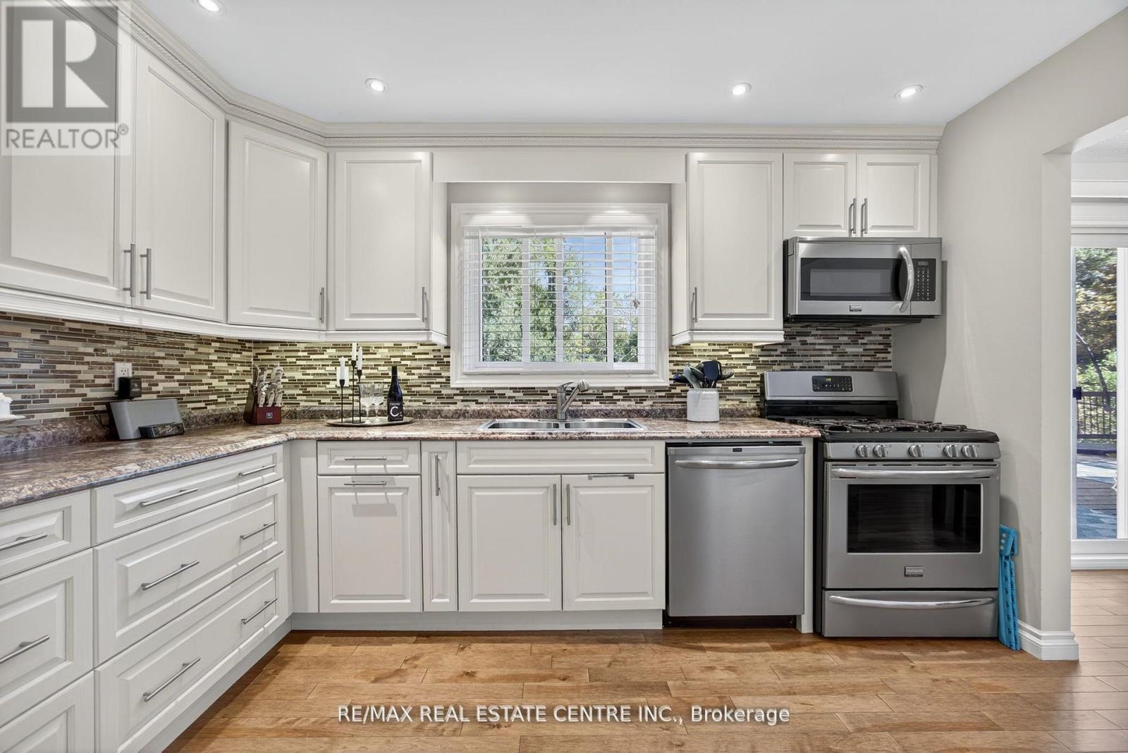 3047 Sandy Cove Drive, Innisfil, Ontario  L9S 2K1 - Photo 7 - N12578252