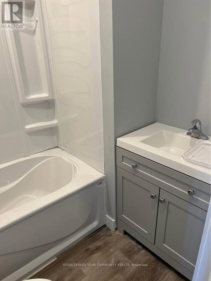 2nd Floor - 20497 Leslie Street, East Gwillimbury, Ontario  L0G 0A5 - Photo 4 - N12578386