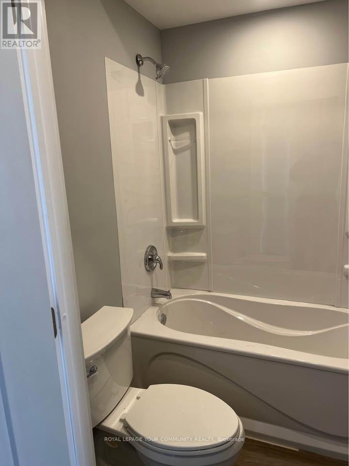 2nd Floor - 20497 Leslie Street, East Gwillimbury, Ontario  L0G 0A5 - Photo 5 - N12578386