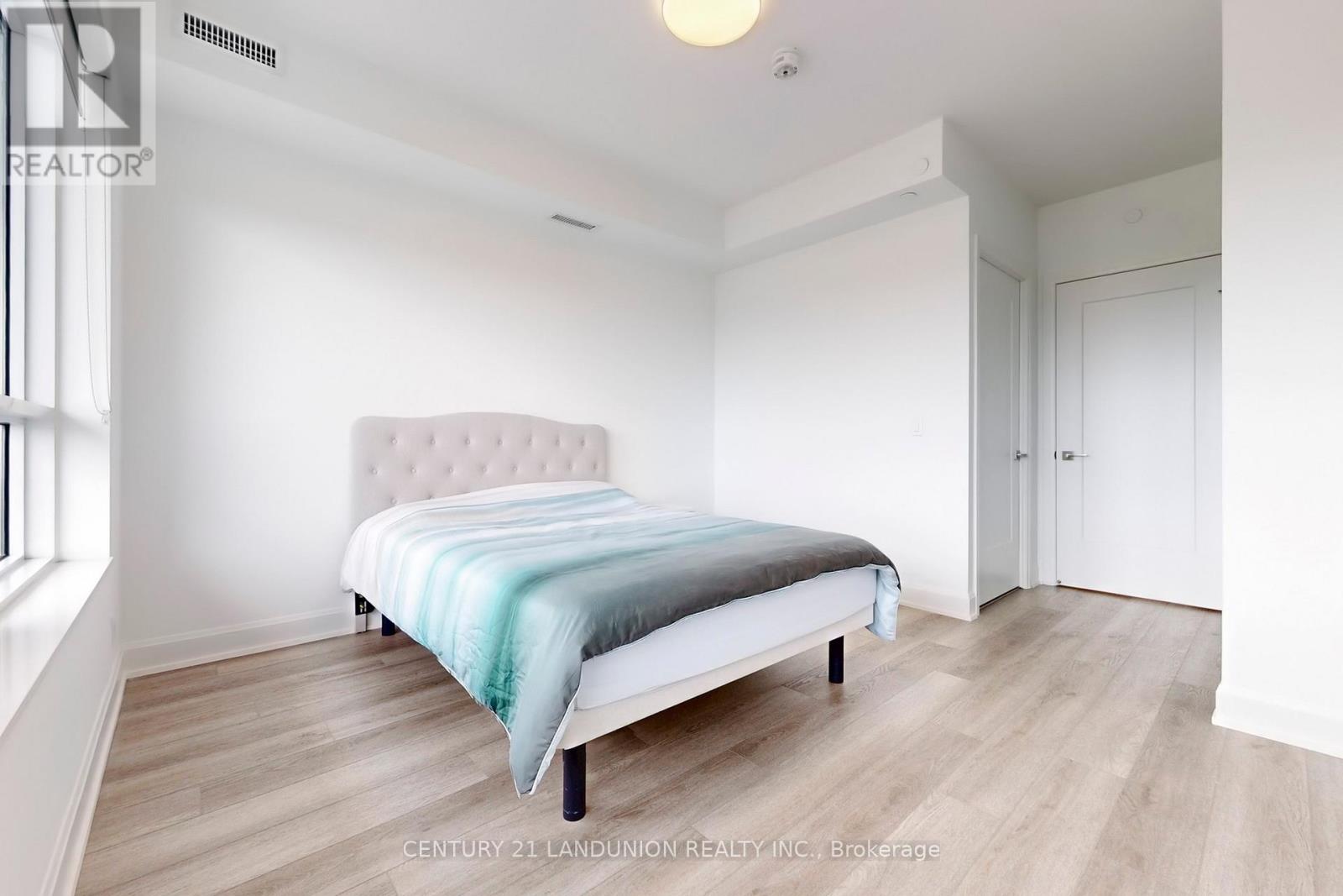 1507 - 8 Water Walk Drive, Markham, Ontario  L3R 6L4 - Photo 18 - N12578438