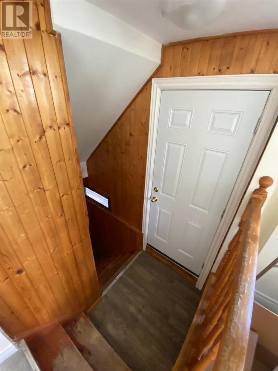 744 Pine St, Sault Ste. Marie, Ontario  P6B 3G1 - Photo 3 - SM253133