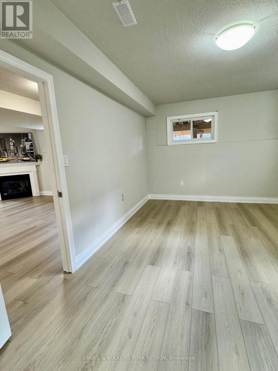 Lower - 125 Sovereign's Gate, Barrie, Ontario  L4N 0Y9 - Photo 11 - S12578272