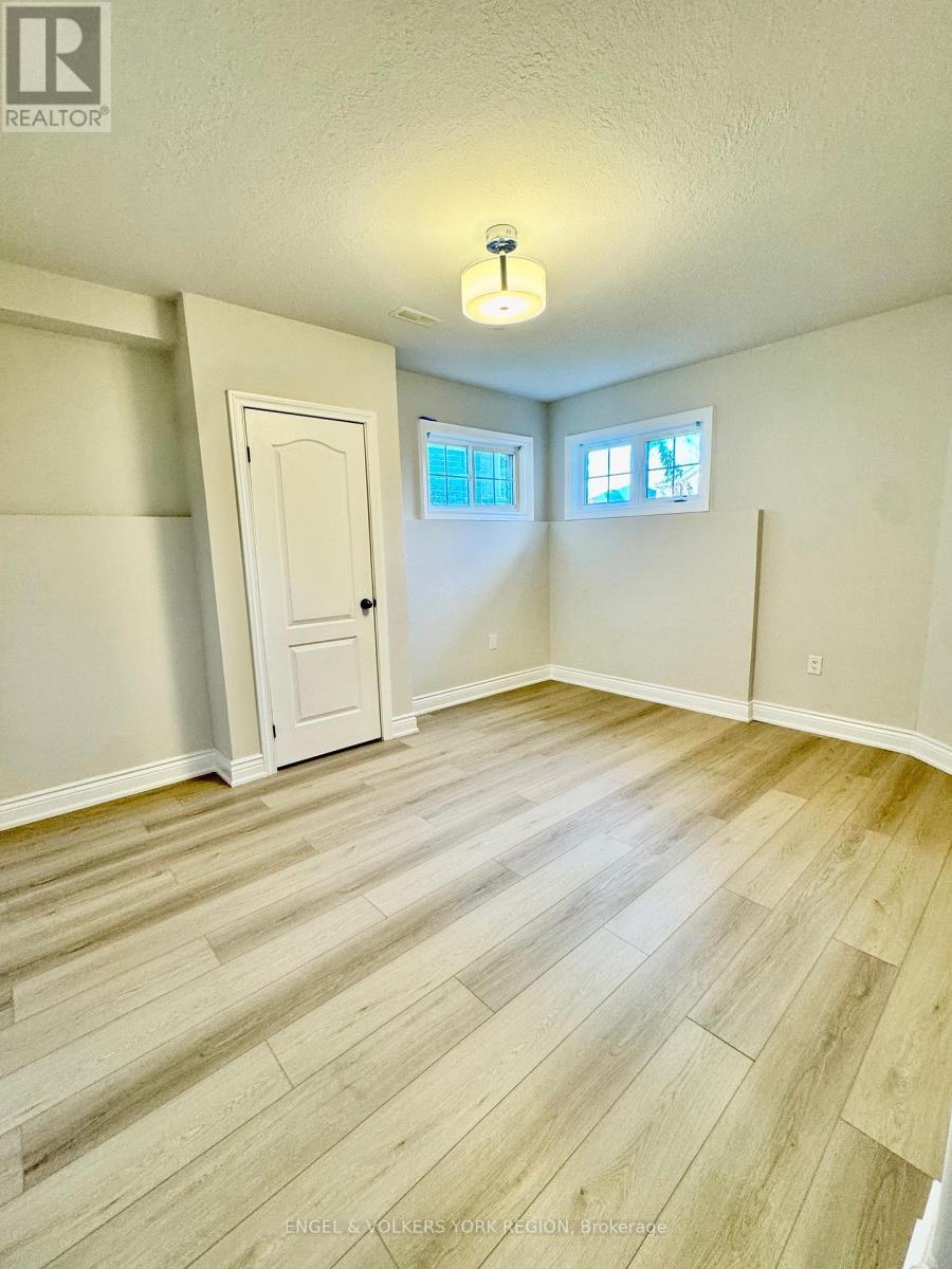 Lower - 125 Sovereign's Gate, Barrie, Ontario  L4N 0Y9 - Photo 12 - S12578272