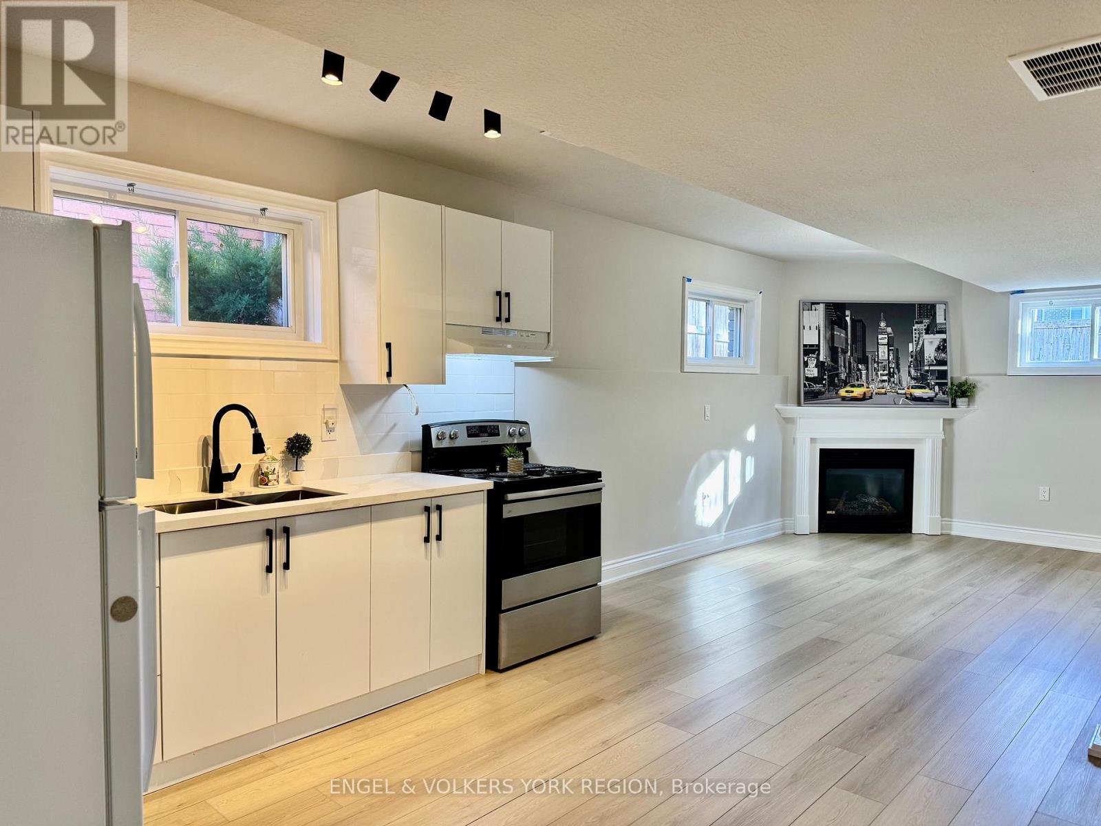 Lower - 125 Sovereign's Gate, Barrie, Ontario  L4N 0Y9 - Photo 3 - S12578272