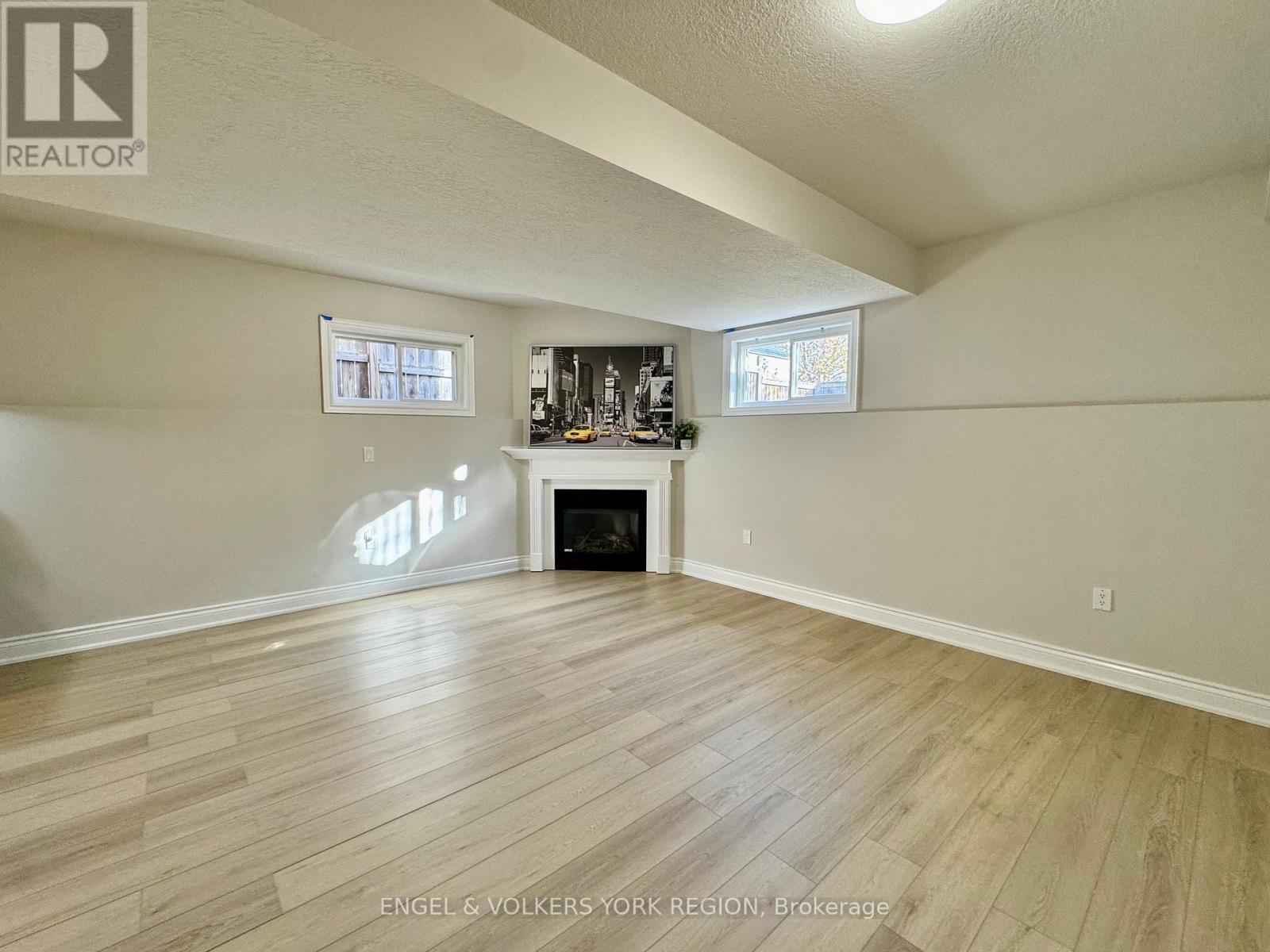 Lower - 125 Sovereign's Gate, Barrie, Ontario  L4N 0Y9 - Photo 4 - S12578272