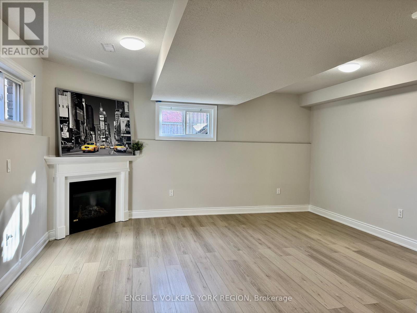 Lower - 125 Sovereign's Gate, Barrie, Ontario  L4N 0Y9 - Photo 5 - S12578272