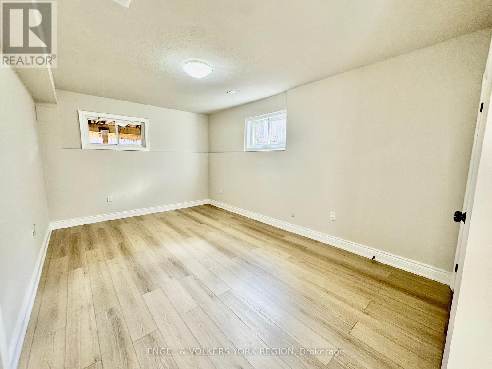 Lower - 125 Sovereign's Gate, Barrie, Ontario  L4N 0Y9 - Photo 9 - S12578272