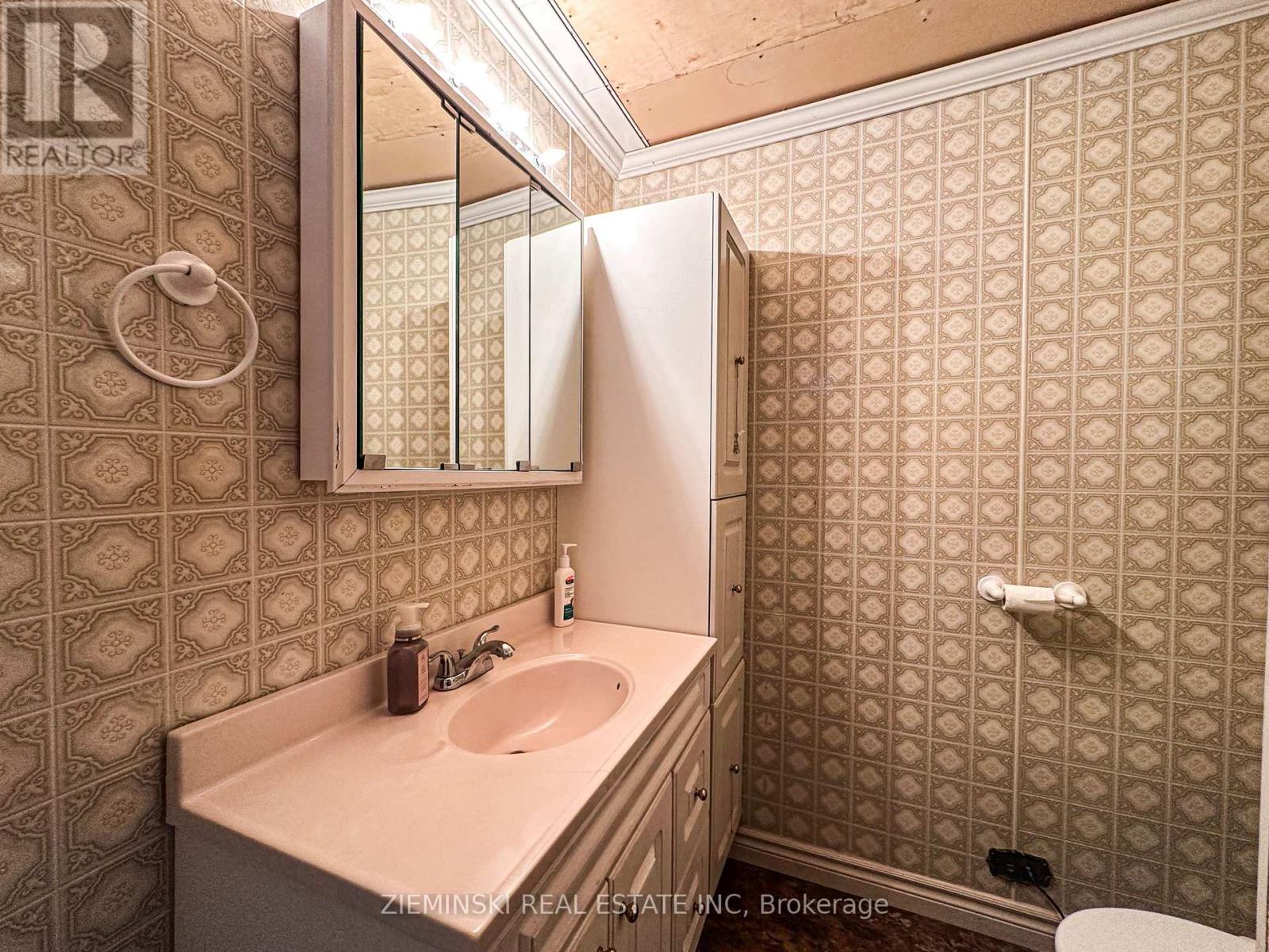 618 Montrock Street, Iroquois Falls, Ontario  P0K 1E0 - Photo 11 - T12578448