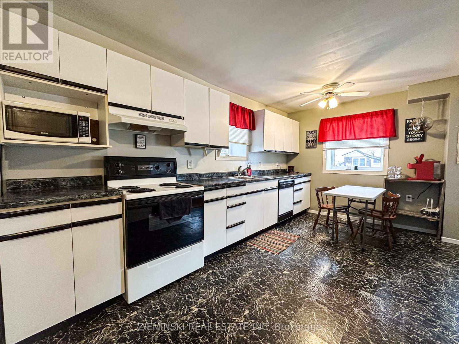 618 Montrock Street, Iroquois Falls, Ontario  P0K 1E0 - Photo 2 - T12578448