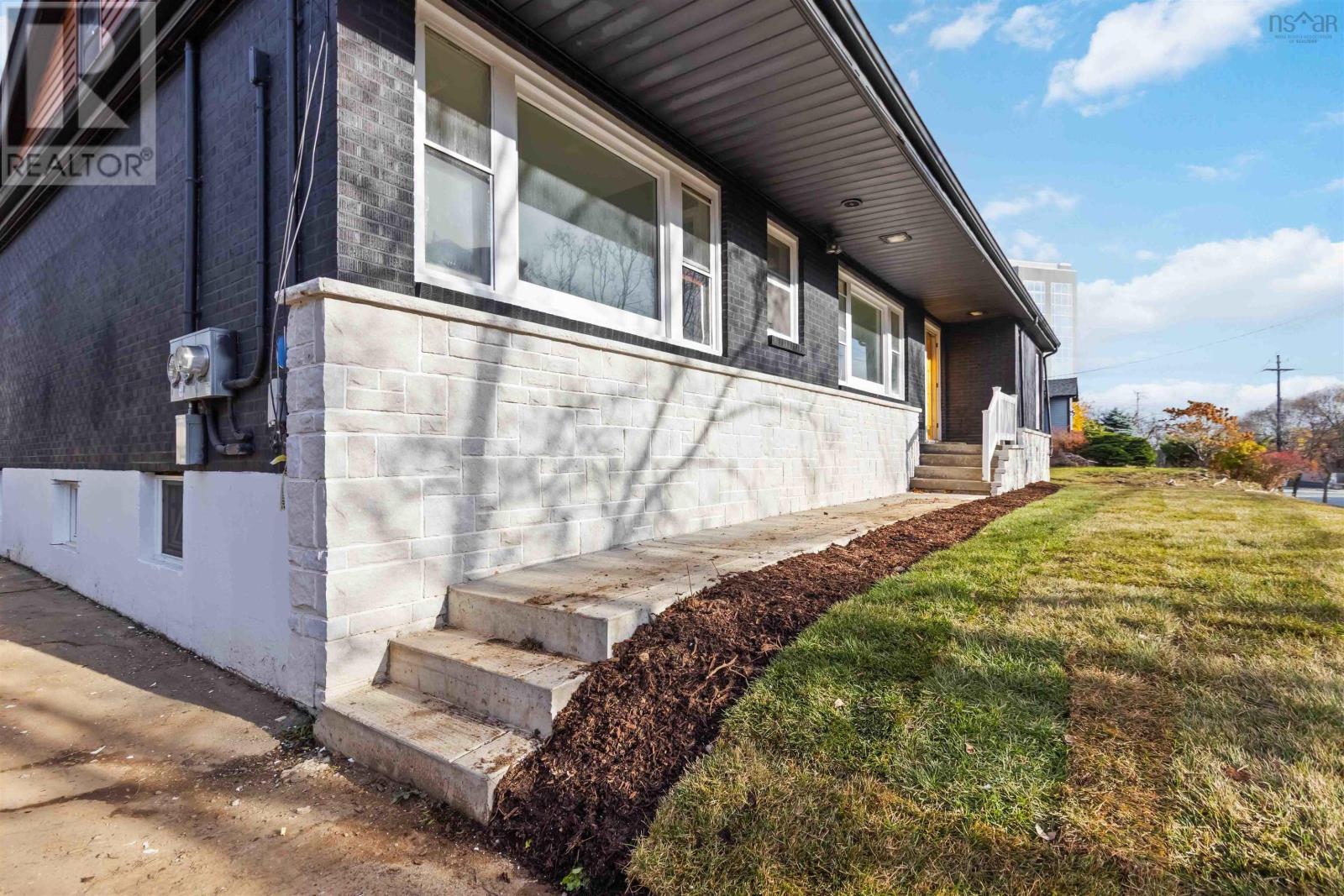 2795 Joseph Howe Drive, Halifax, Nova Scotia  B3L 4G8 - Photo 4 - 202528566