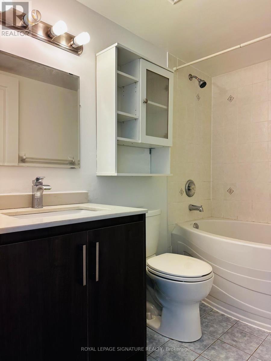 404 - 2545 Erin Centre Boulevard, Mississauga, Ontario  L5M 6Z9 - Photo 10 - W12578192