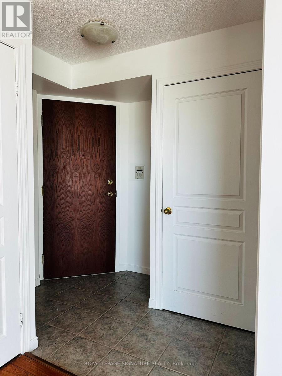 404 - 2545 Erin Centre Boulevard, Mississauga, Ontario  L5M 6Z9 - Photo 3 - W12578192