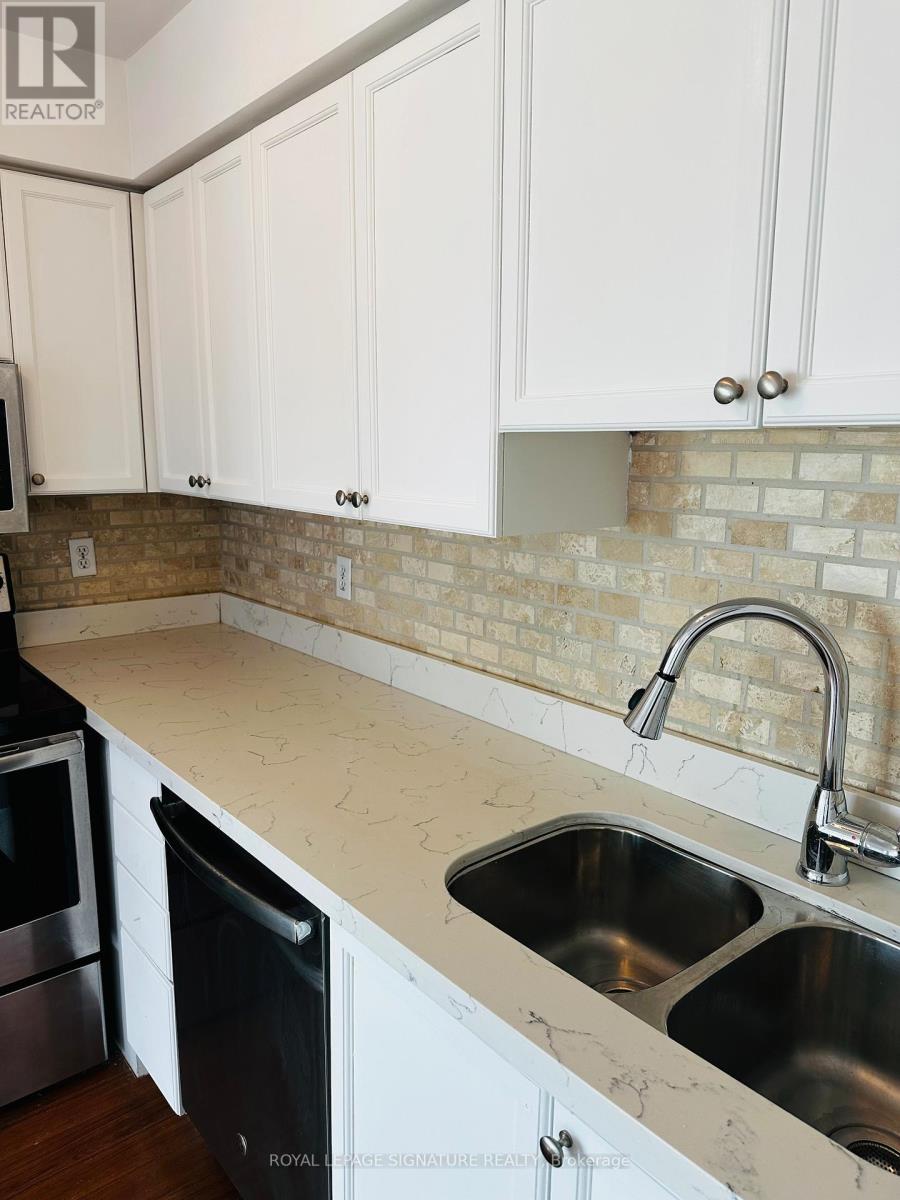 404 - 2545 Erin Centre Boulevard, Mississauga, Ontario  L5M 6Z9 - Photo 7 - W12578192