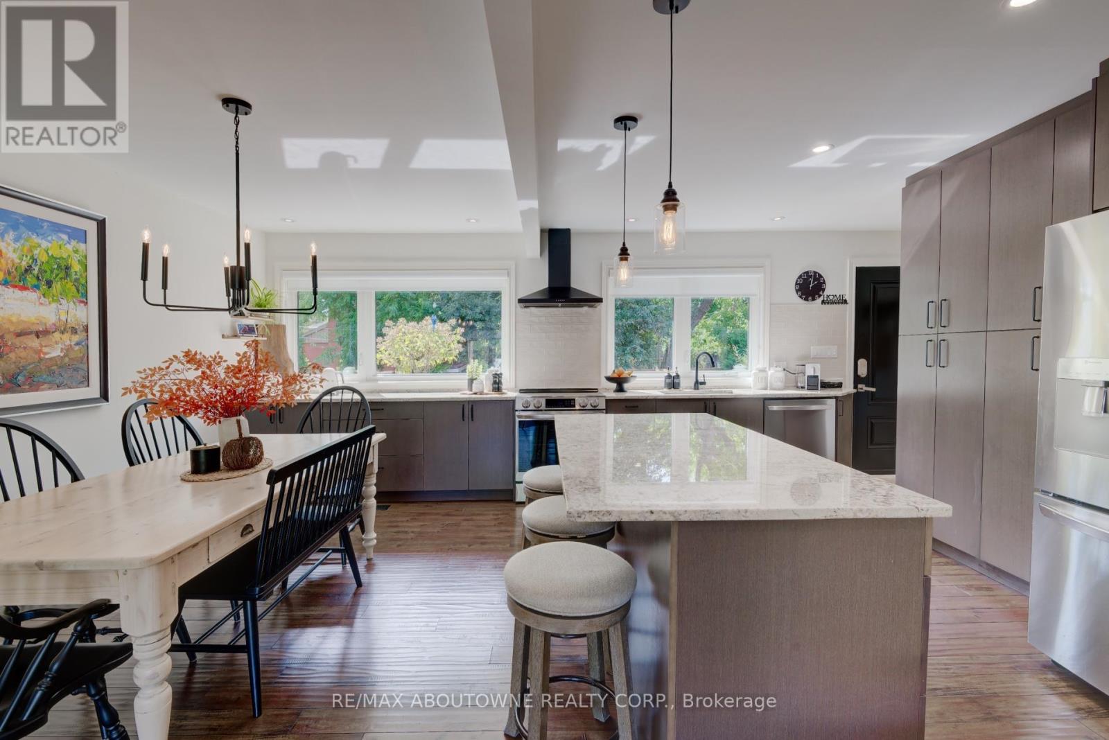 544 Maplehill Drive, Burlington, Ontario  L7N 2W1 - Photo 10 - W12578194