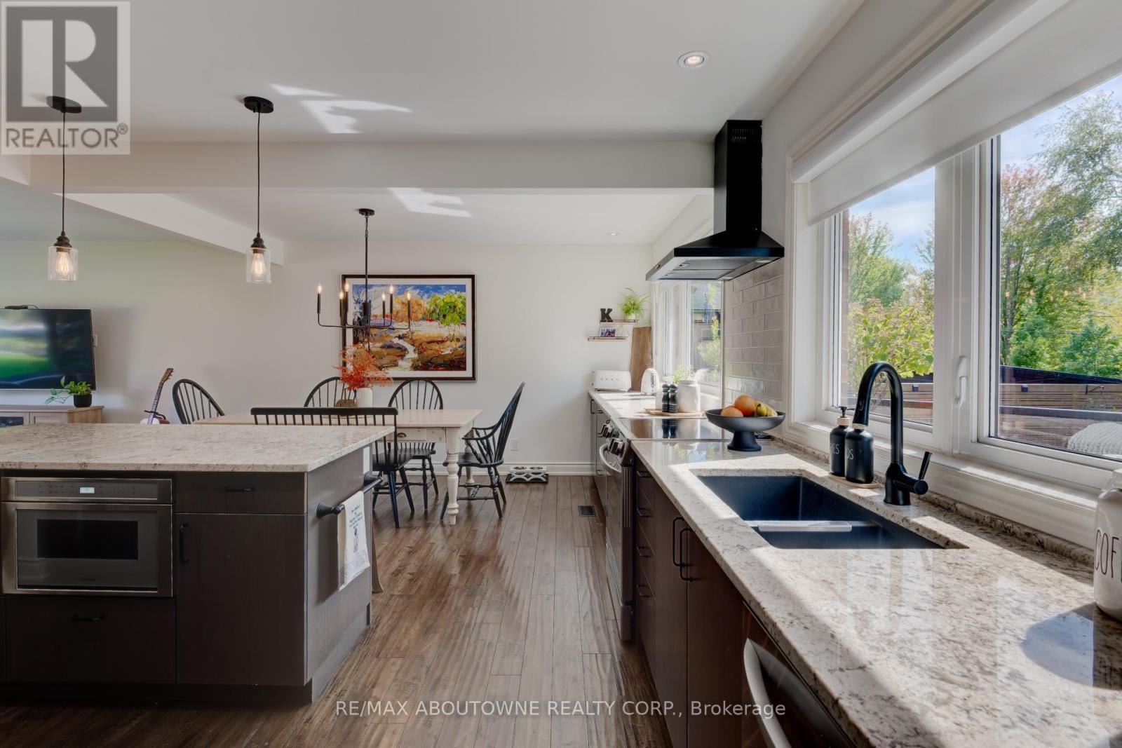 544 Maplehill Drive, Burlington, Ontario  L7N 2W1 - Photo 12 - W12578194