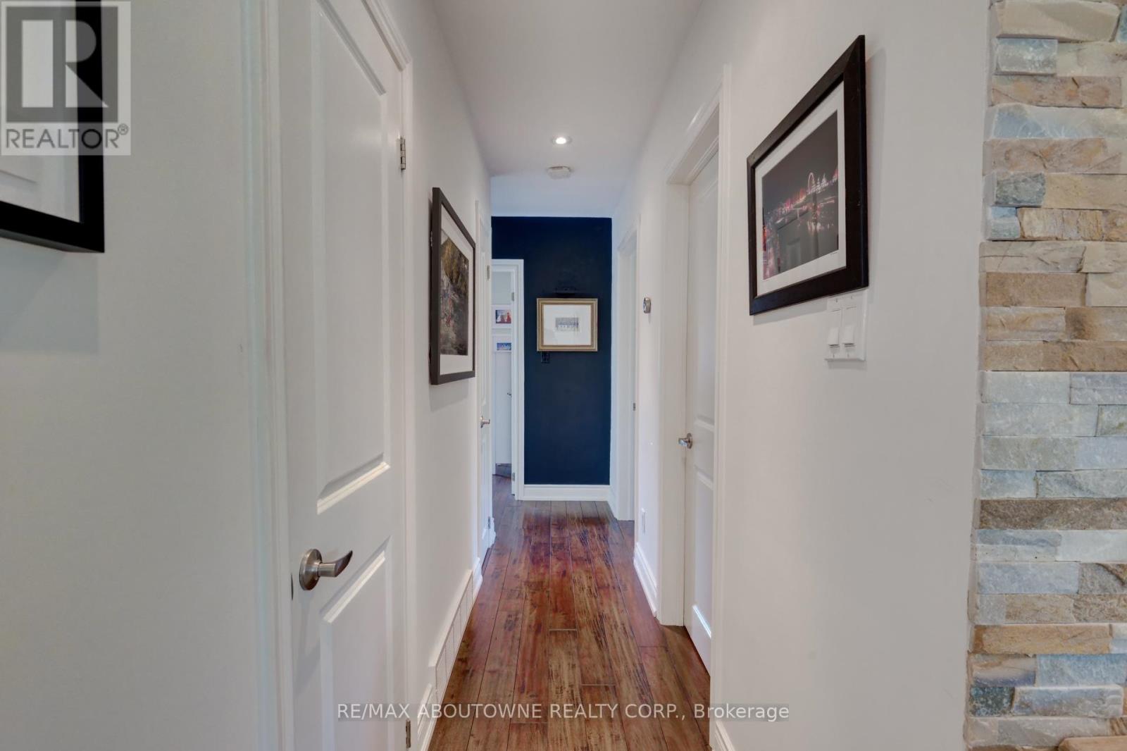 544 Maplehill Drive, Burlington, Ontario  L7N 2W1 - Photo 16 - W12578194