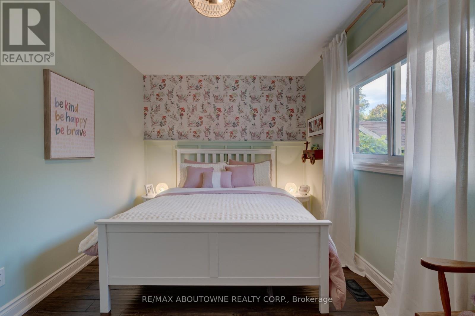 544 Maplehill Drive, Burlington, Ontario  L7N 2W1 - Photo 24 - W12578194