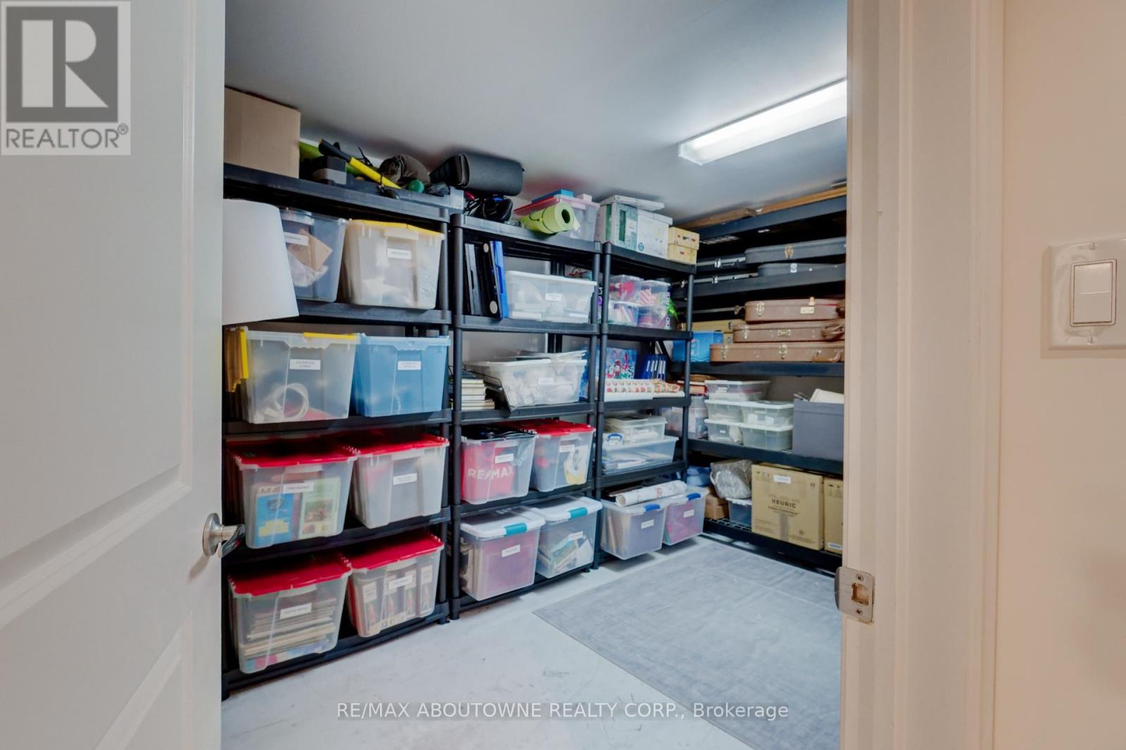 544 Maplehill Drive, Burlington, Ontario  L7N 2W1 - Photo 36 - W12578194