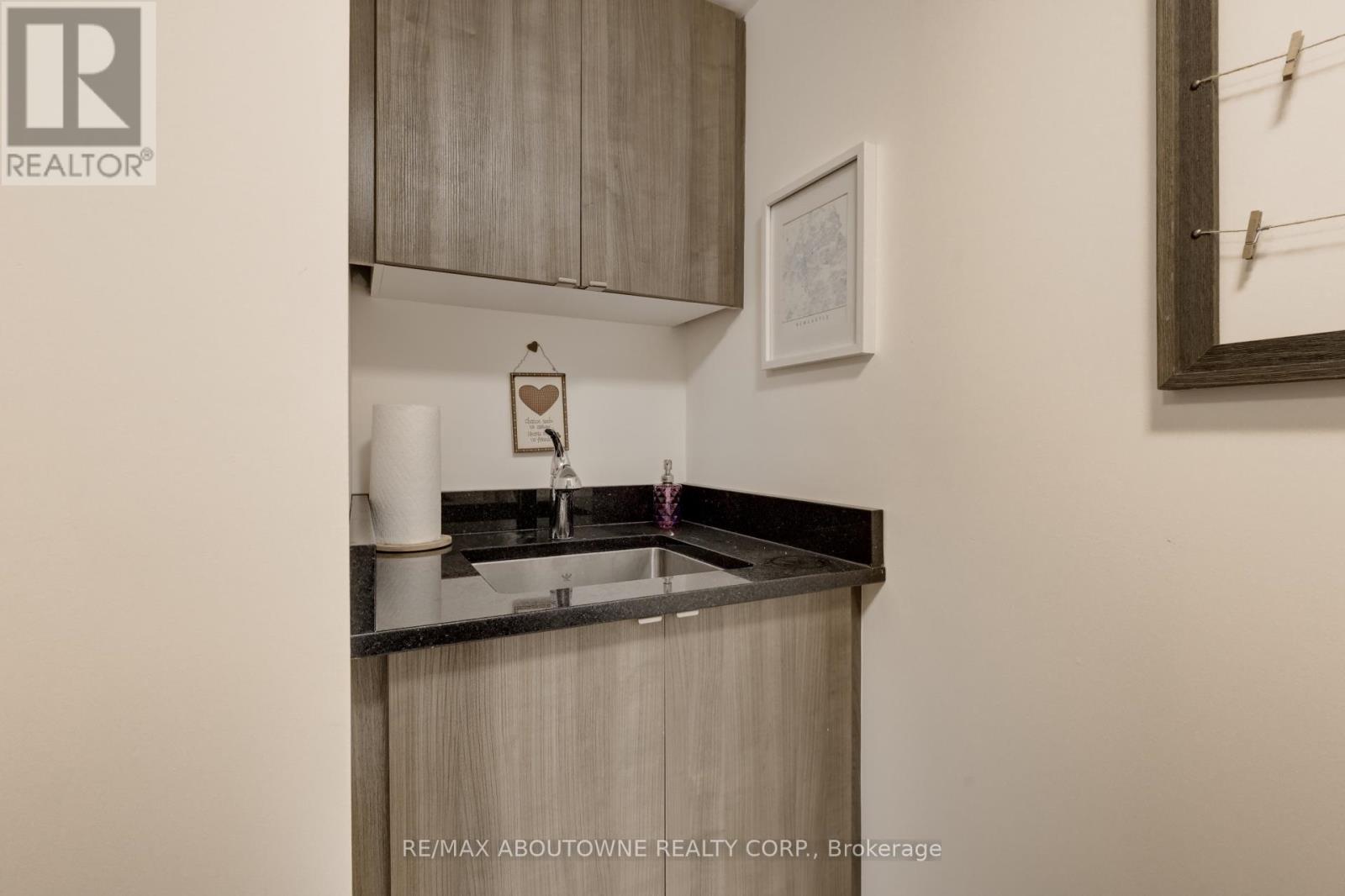 544 Maplehill Drive, Burlington, Ontario  L7N 2W1 - Photo 37 - W12578194