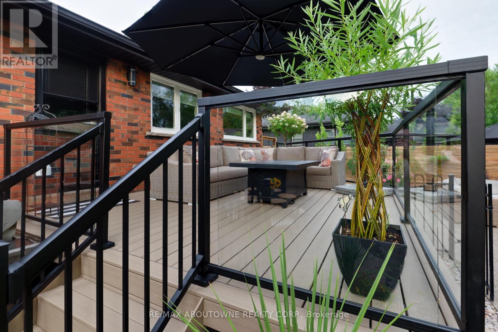 544 Maplehill Drive, Burlington, Ontario  L7N 2W1 - Photo 43 - W12578194