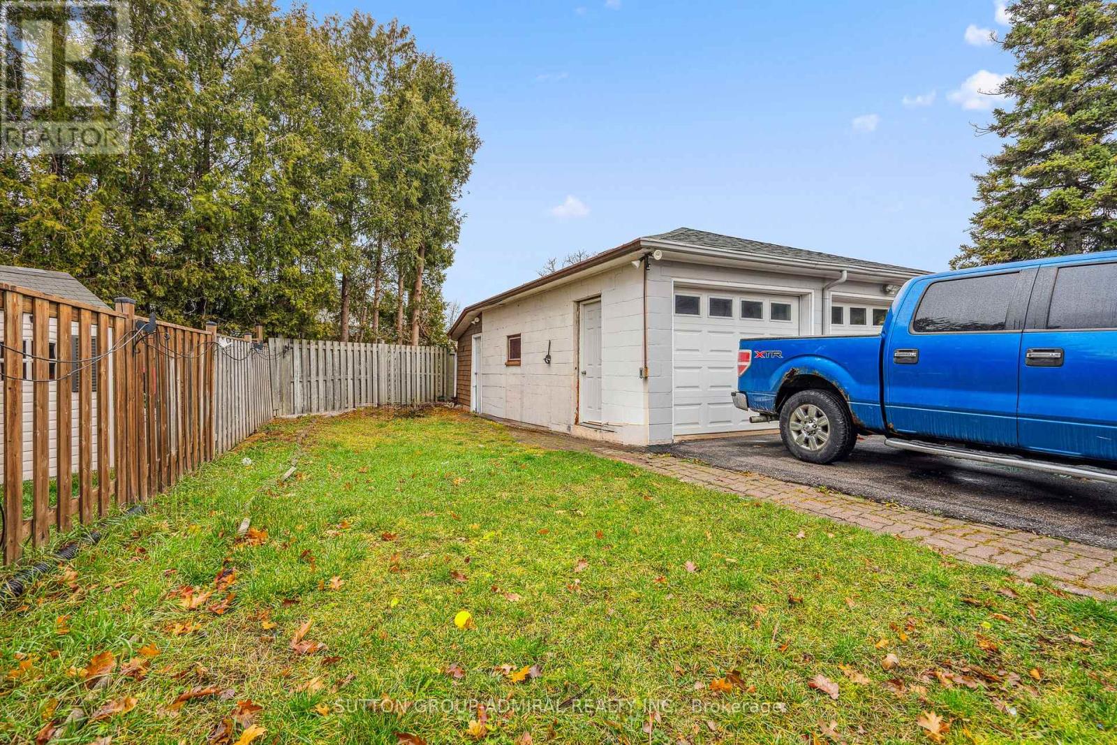 68 Wheatsheaf Crescent, Toronto, Ontario  M3N 1P6 - Photo 36 - W12578250