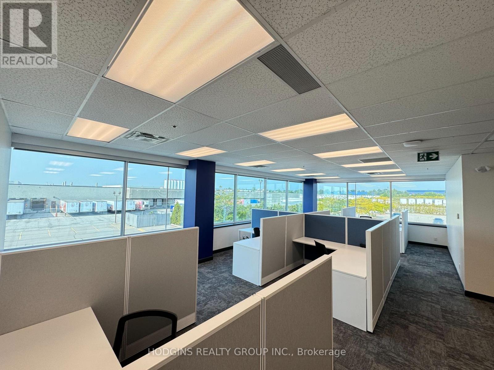 202 - 4475 North Service Road, Burlington, Ontario  L7L 4X7 - Photo 3 - W12578254